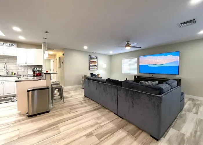 4br Private Compound-2 Villas-2 Hot Tub-sleeps 12